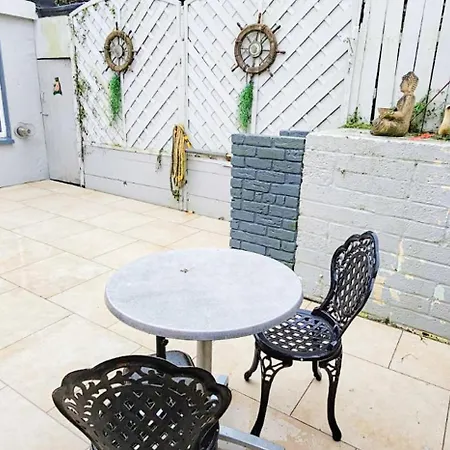 펜션 By Trident Homes Passage East